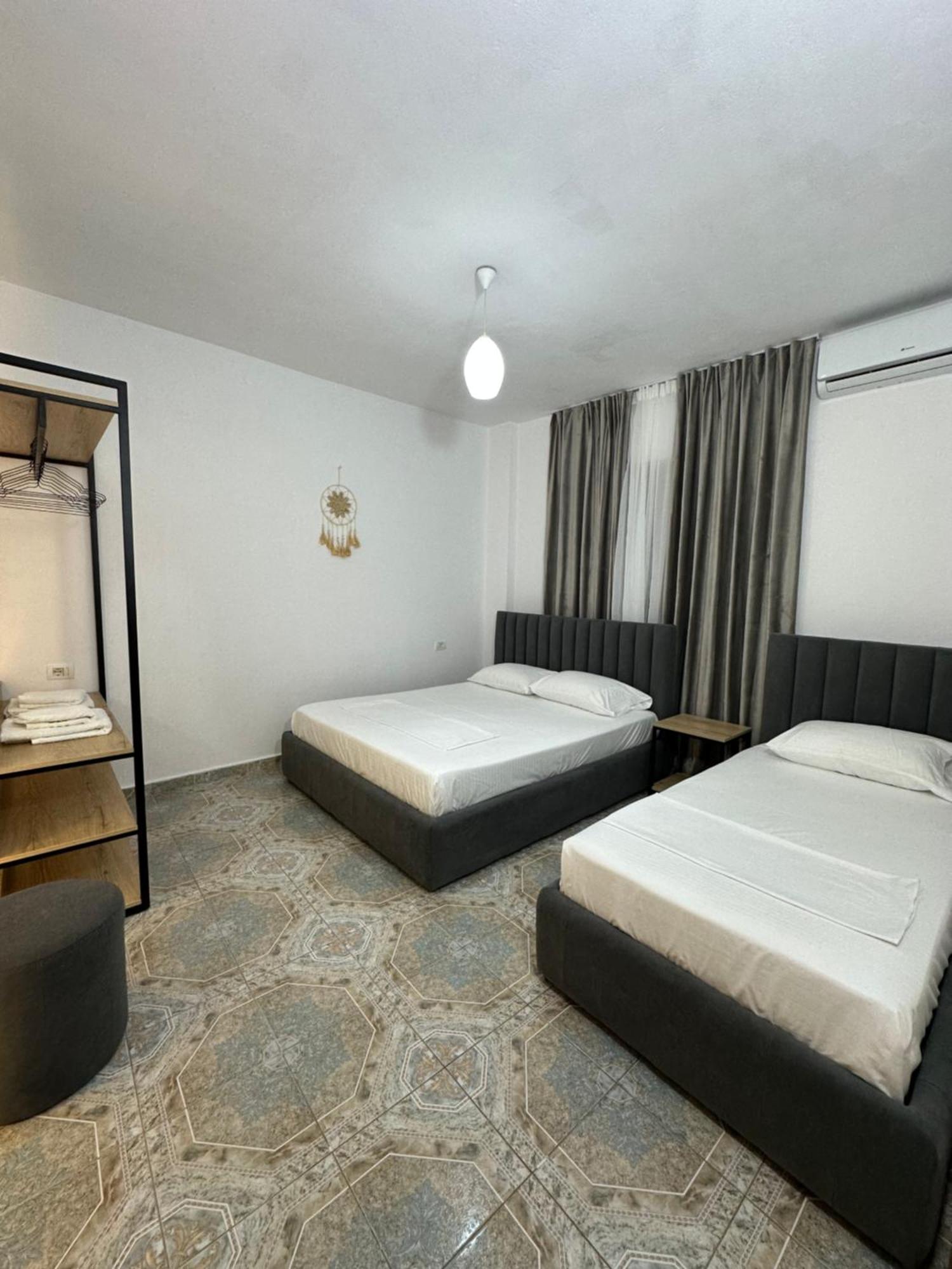 קסאמיל Guesthouse Xhuliano מראה חיצוני תמונה